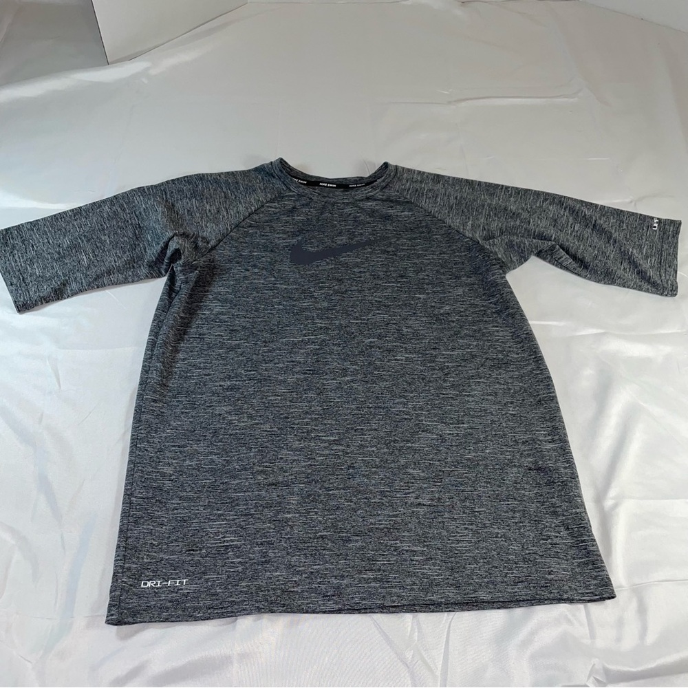 Nike Swim Boys XL Dri-FIT Rash Guard‎ Heather Grey Short Sleeve Swim Shirt